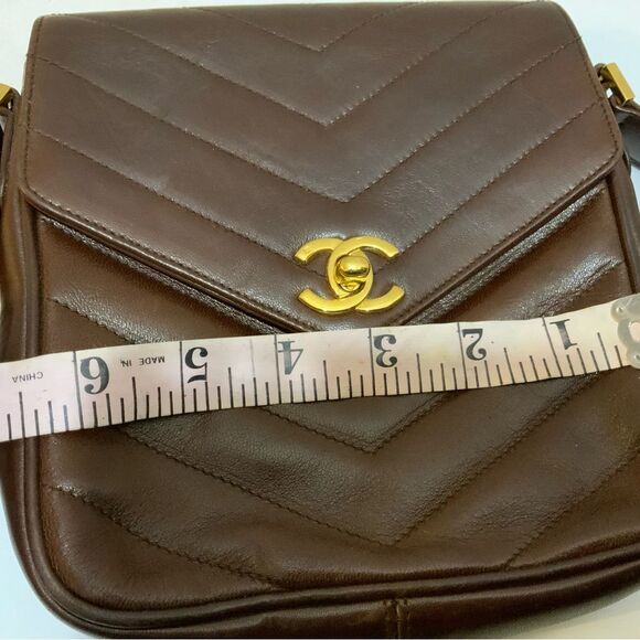 Chanel Vintage CC Turnlock Crossbody Bag Envelope Flap Chevron Lambskin… - Picture 13 of 16